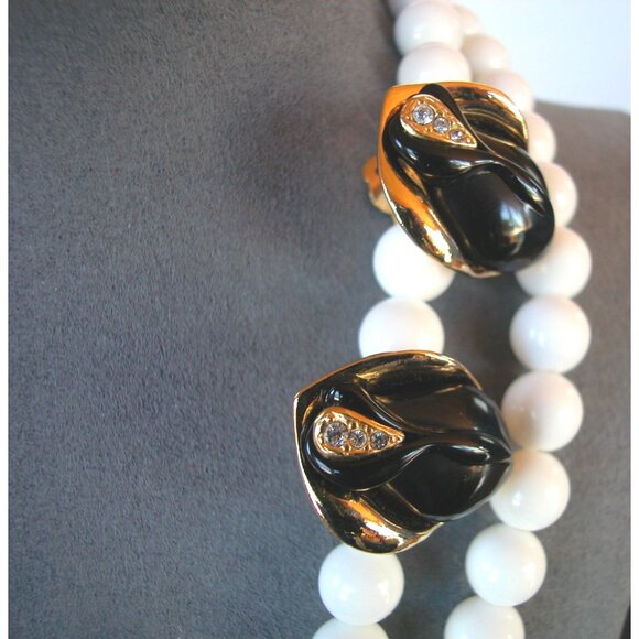 VINTAGE KJL FOR AVON NECKLACE & EARRINGS BLACK LILY FLOWER/FAUX PEARLS - Picture 3 of 7